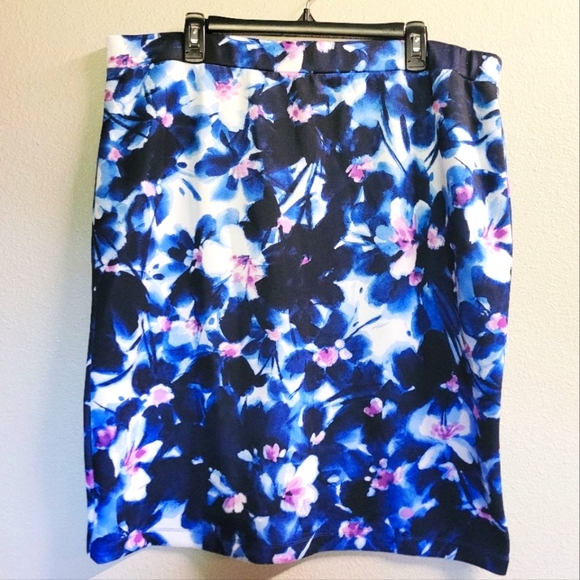 Liz Claiborne Dresses & Skirts - Liz Claiborne Woman Pencil Skirt